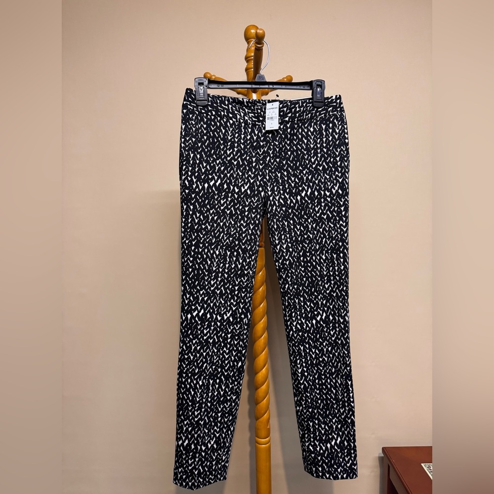 Women’s Express Columnist Low Rise Patterned Black & White Ankle Pants NWT
